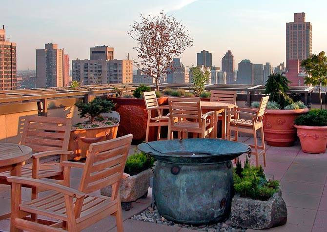 East River Views * Luxury One Bedroom * Washer/Dryer in Unit * Gym/Garden/Rooftop Deck/Lounge * Pets Welcome 