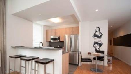  Upper West Side, Chic One Bedroom. Tastefully finished with tons of sunlight.