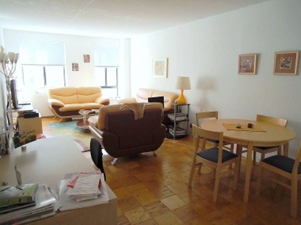 Luxury Living in Midtown West. Hell's Kitchen. Great Light. Large Living Room.