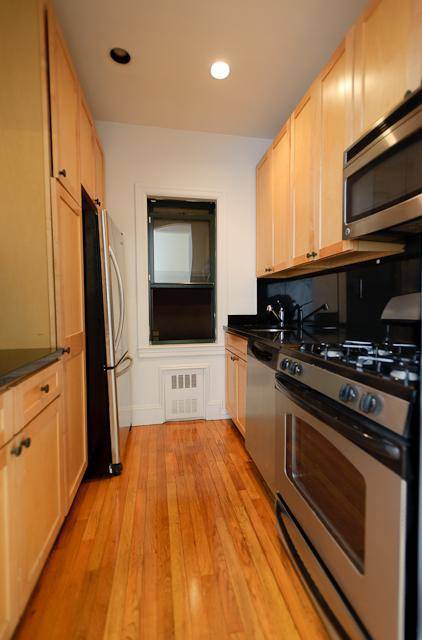 Elegant Upper East Side Penthouse/ 1500 SF. 2 bed/2 bath