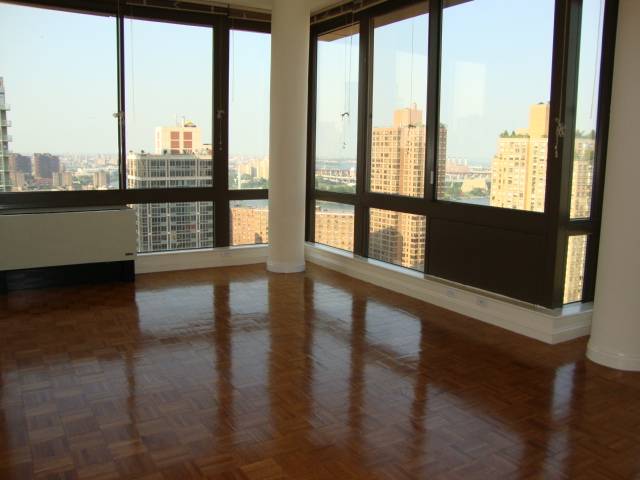 IMMACULATE Upper East 1 Bedroom Apartment! CORNER UNIT on 22nd Floor!*Washer/Dryer in Unit! WOW! TOTAL Renovation!! LUXURY 24/7 DOORMAN!! CALL NOW!!
