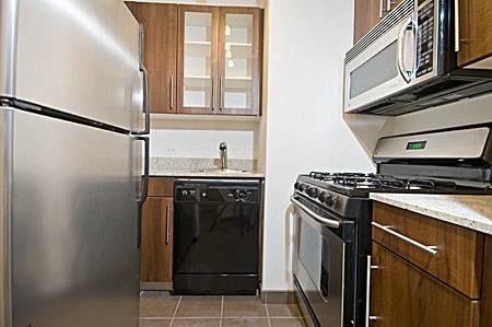 Alcove Studio Loft on High Floor + High Ceilings!! Condominium For Sale in The Financial District