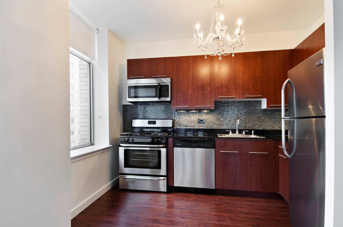 Downtown. Completely renovated studio.  Large bright open space. Luxury finishes throughout. Stainless steal appliances. Beautiful kitchen with brand new cabinets. $2850