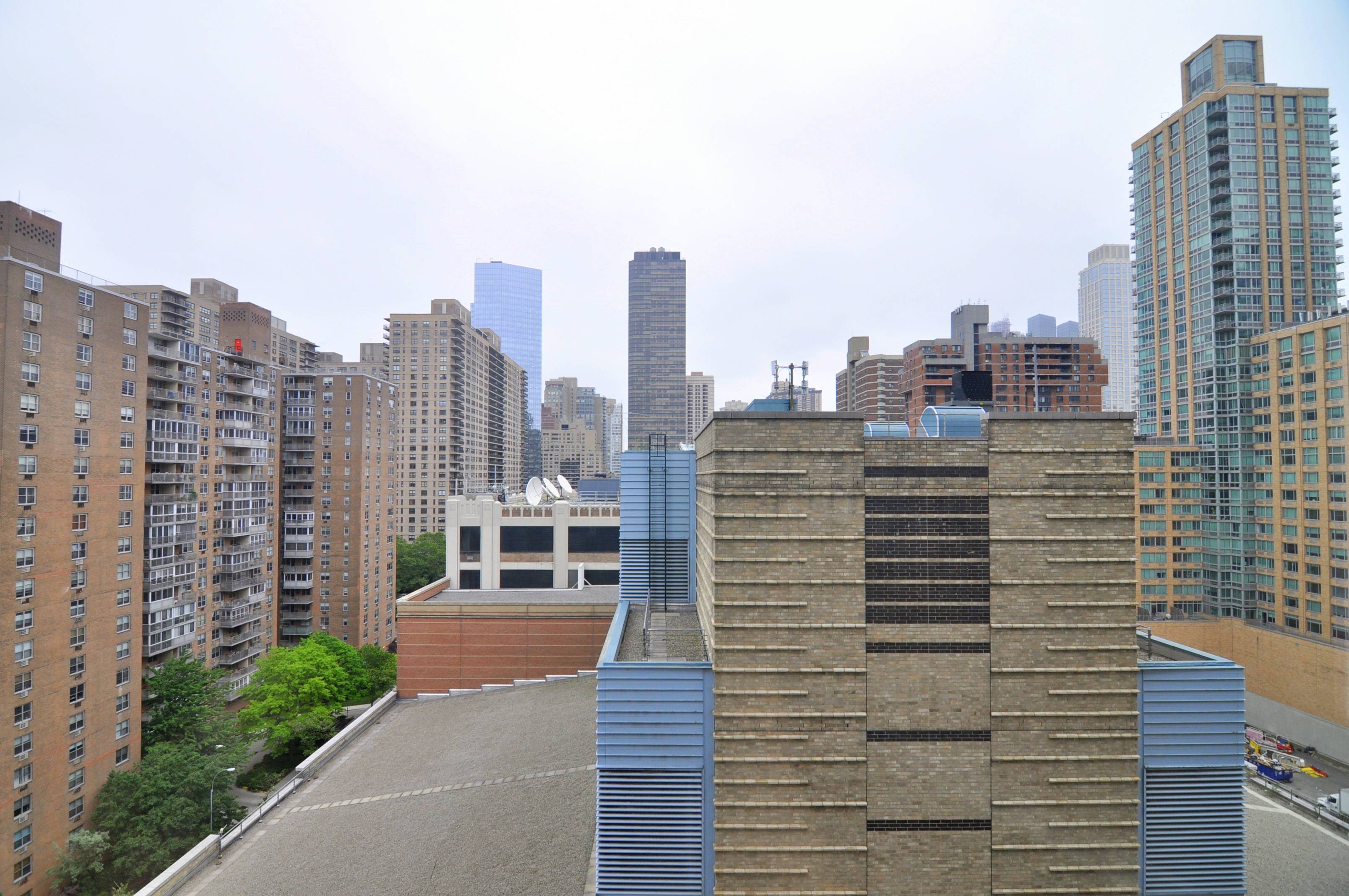 NO FEE! Mint One Bedroom Apartment at Trump Place is waiting for its new Residents!