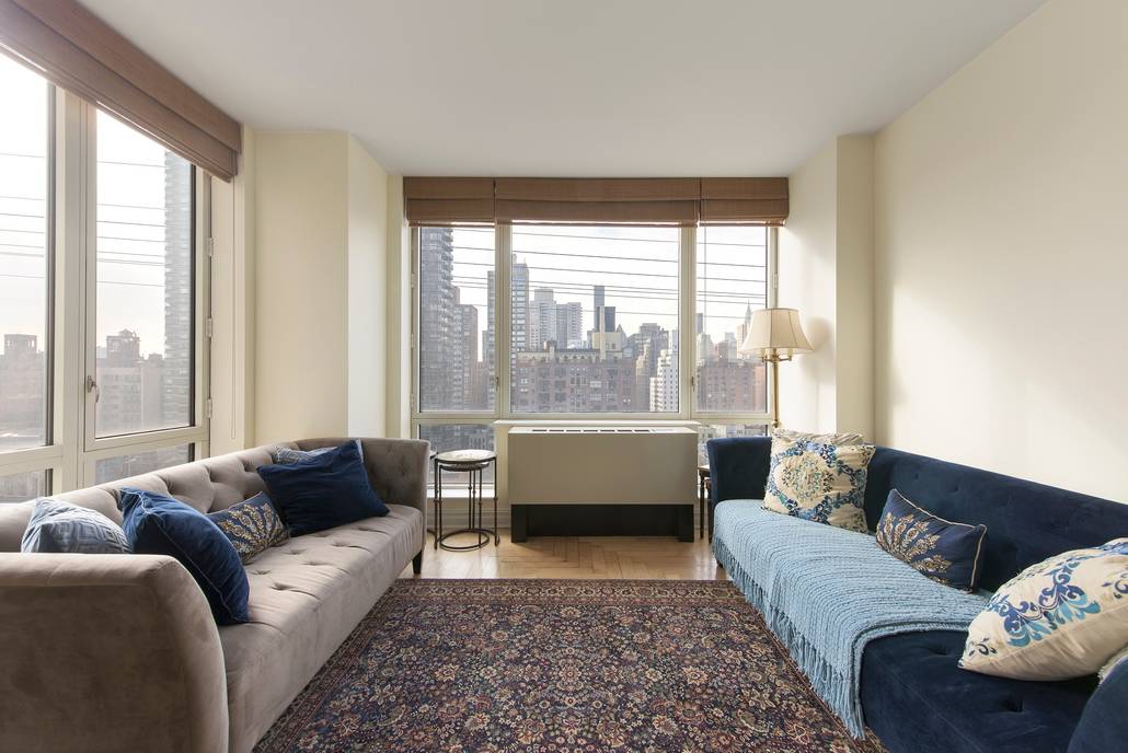Convertible 3 Bed, 2.5 Bath with Breathtaking City and Bridge Views