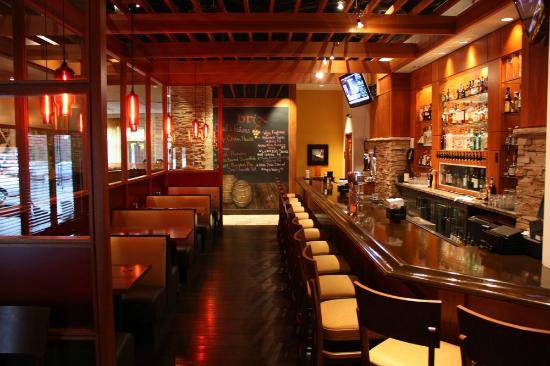 GREAT RETAIL OPPORTUNITY ON E45th St/MADISON!! LARGE VENTED SPACE AVAILABLE WILL NOT LAST