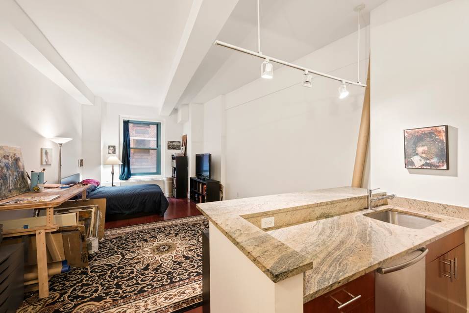 Loft Like Studio in the Financial District!