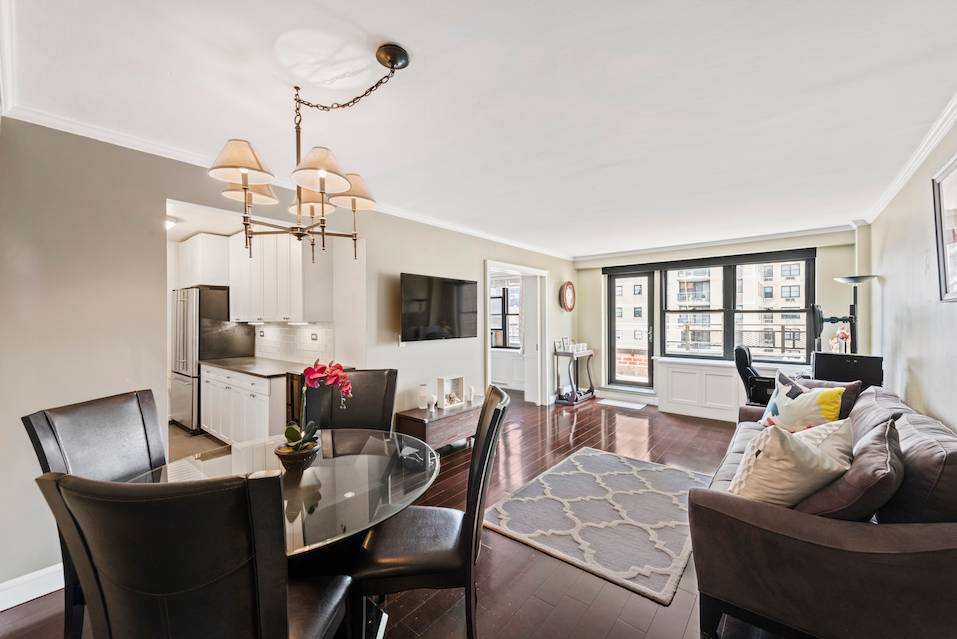 High-floor 2-Bedroom with 34-ft Wide South-facing Terrace Facing City Skyline