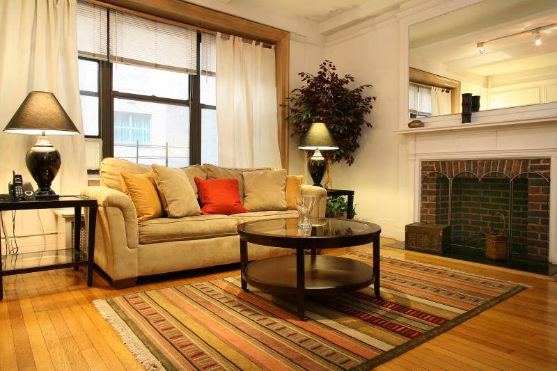FANTASTIC 1 BEDROOM STEPS FROM CENTRAL PARK. HIGH CEILINGS AND FIREPLACE