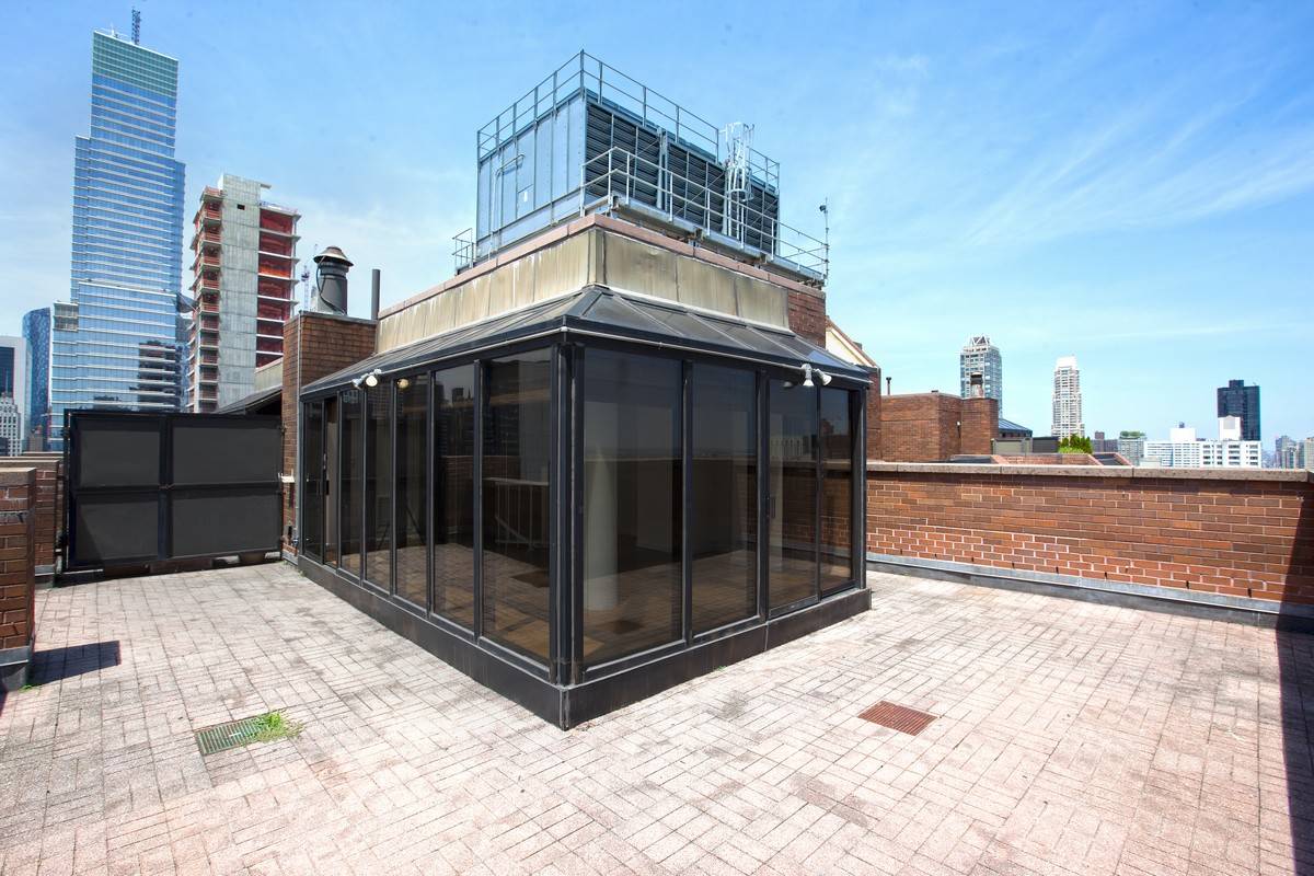 DRAMATIC DUPLEX PH WITH PRIVATE TERRACE & FIREPLACE FOR RENT!