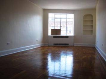 GORGEOUS HUGE PREWAR STUDIO IN WV FINEST LOCATION*ELEV/LAUNDRY