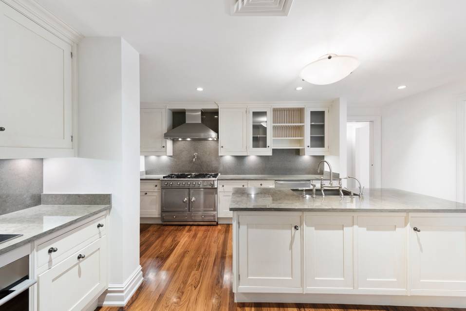 ELEGANT UWS HALF FLOOR RESIDENCE