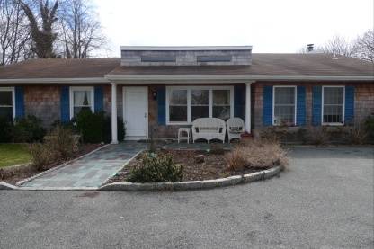 SOUTHAMPTON VILLAGE 4 BEDROOM RANCH HOUSE