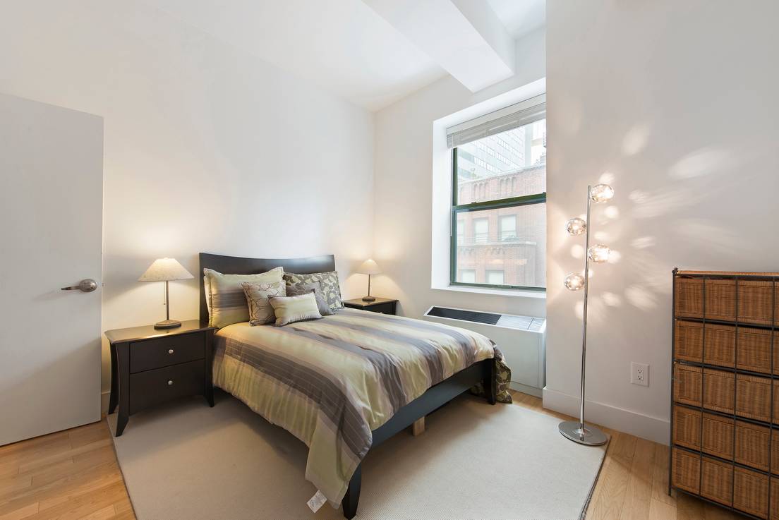 ELEVATOR BUILDING..2 BEDROOM W/ TERRACE..FULTON STREET..SEAPORT..FIDI