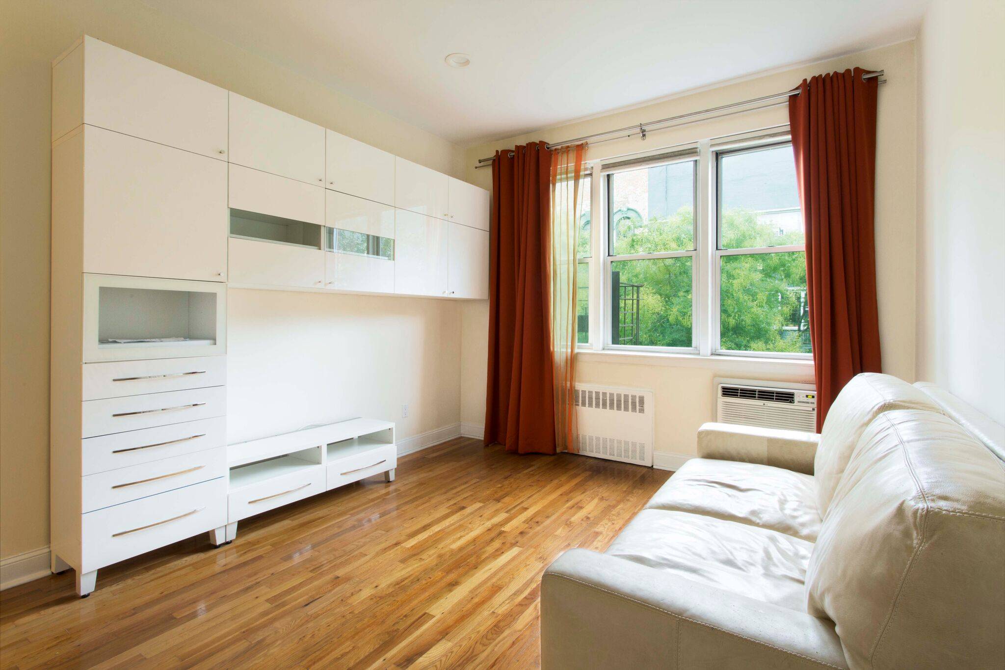 ***CHARMING SOUTH FACING 1 BED ON A TREE-LINED STREET*** STEPS TO A SUBWAY *** D/W***ELV