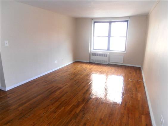 SPACIOUS Studio with Elevator, Laundry, Garage and Doorman in the Village!***