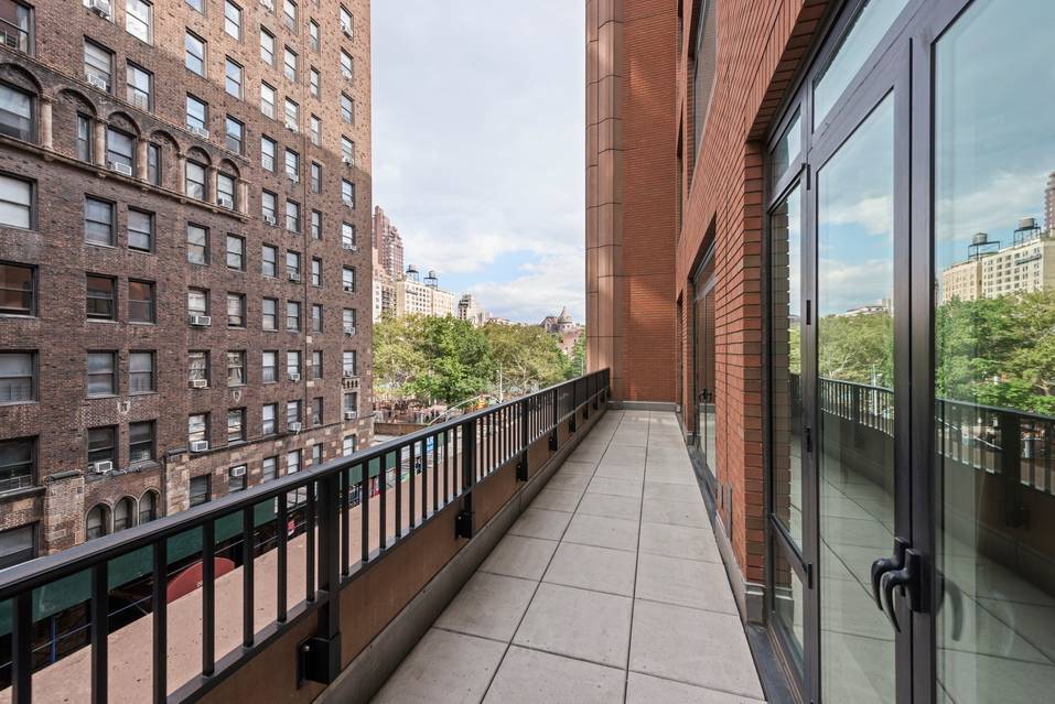 URBAN LUXURY AT THE HARRISON WITH RARE PRIVATE TERRACE