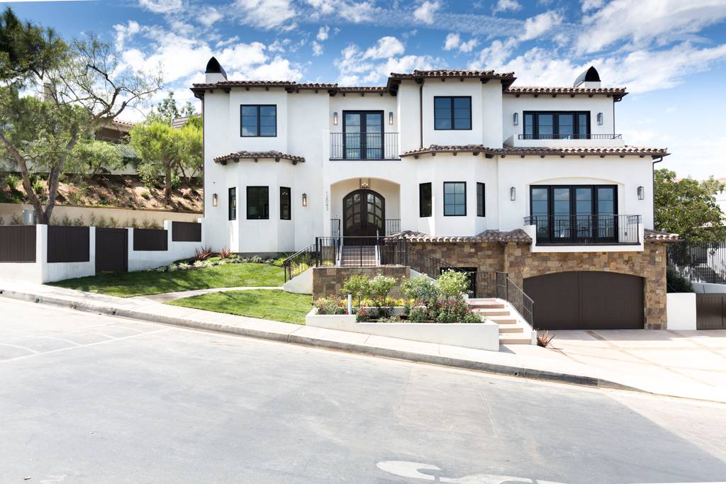 12043 Summit Circle Beverly Hills CA 90210