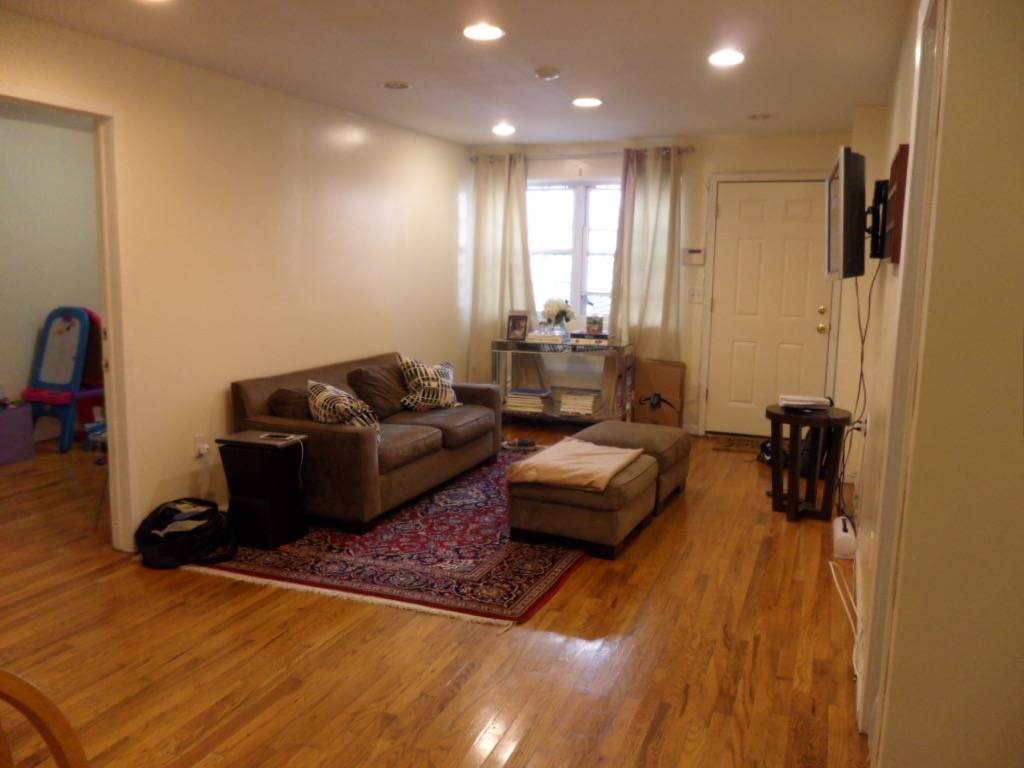 HUGE DUPLEX; 3 bed 2 1/2 bath, private backyard, washer/dryer exclusive to this apartment