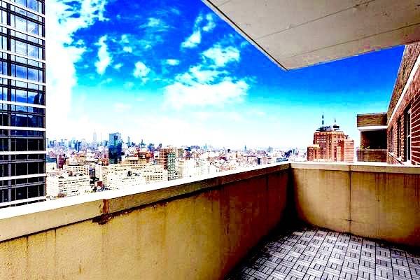 True 2 BR in Prime Tribeca ~ Private Balcony ~ W/D in Unit ~ Luxury Bldg!