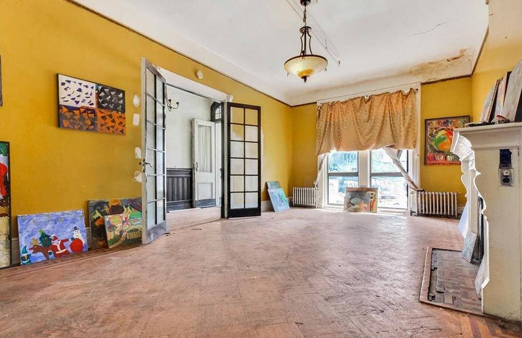 Great Investment..Sunny Three Story Townhouse..St. Nicholas Ave..Hamilton Heights