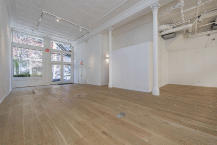 PERFECT RETAIL/RESTAURANT OPPORTUNITY--PERFECT LOCATION--HEART OF FLATIRON--E20/BROADWAY HIGH FOOT TRAFFIC!