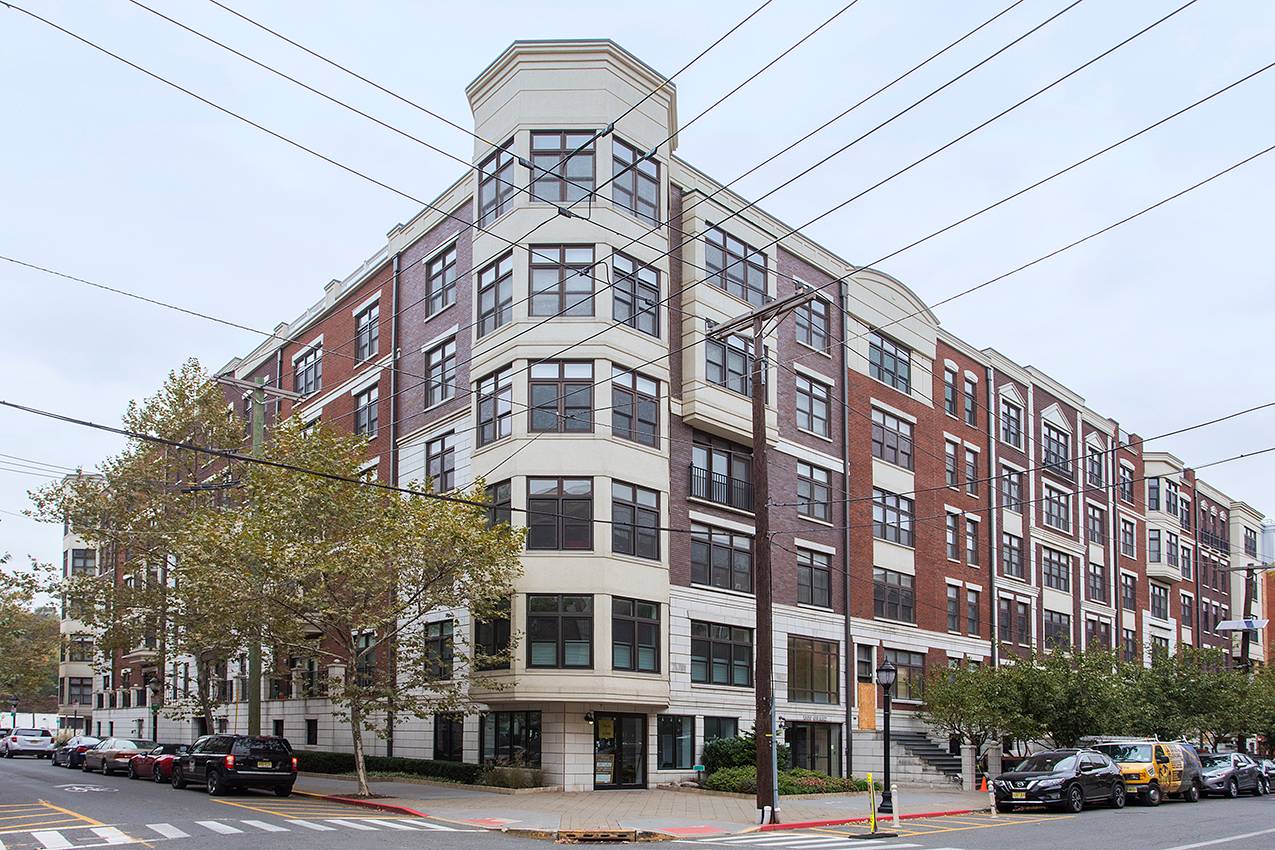 Upper Grand 2 Bed 2 Bath with Private Terrace $799,000