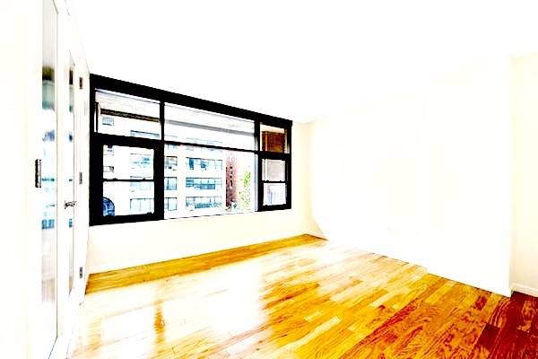 Spacious JR 1 in Prime Chelsea/Flatiron ~ Private Terrace ~ Doorman/Elevator Bldg!