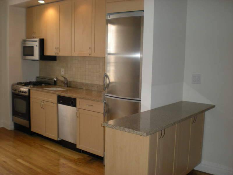 UNION SQUARE...RENOVATED 1 BR..PERFECT SHARE..PRIVATE GARDEN..ELEVATOR