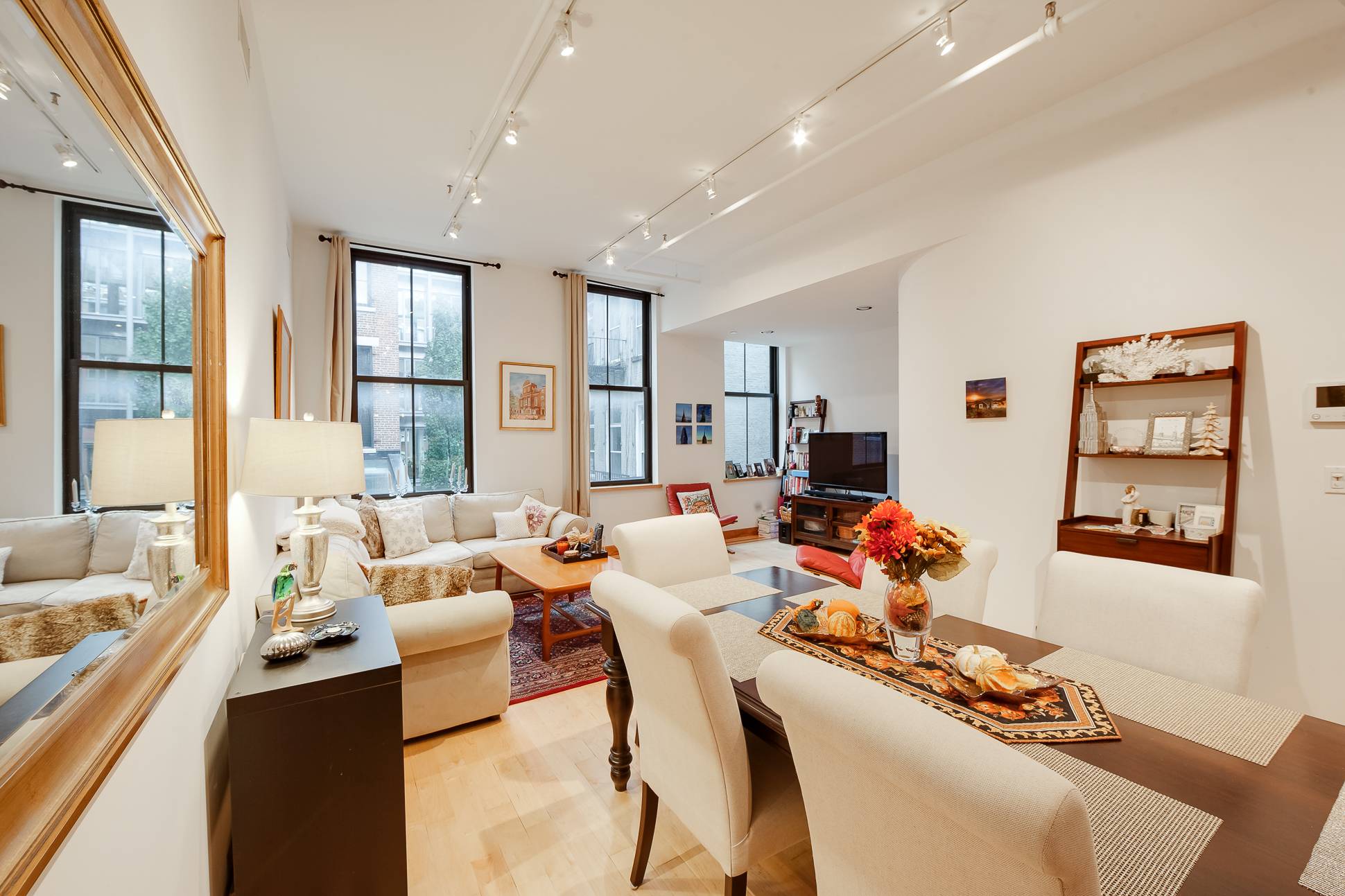 Immaculate, Pindrop Quiet 2 Bed/2 Bath in the heart of SOHO