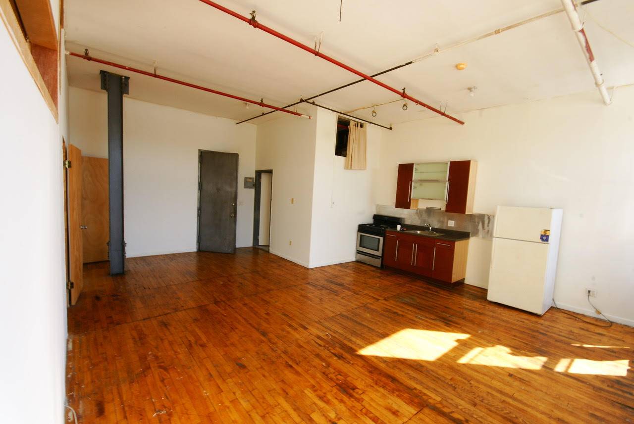 Huge NO FEE  2 Bedroom Loft with Plenty of Space in Prime Bushwick