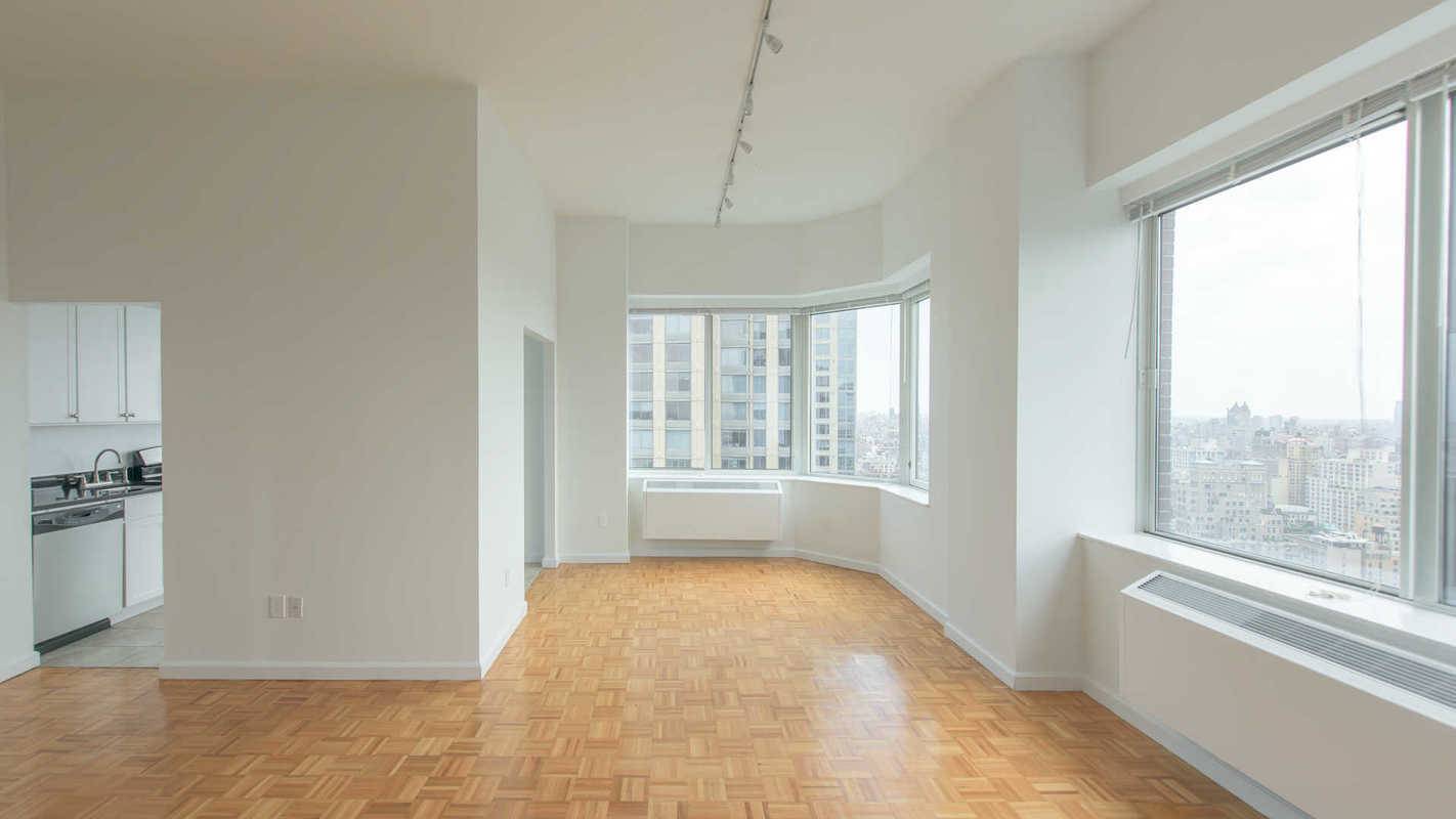 ASTONISHING ONE BEDROOM - FULL SERVICE BUILDING ONLY $3,075!