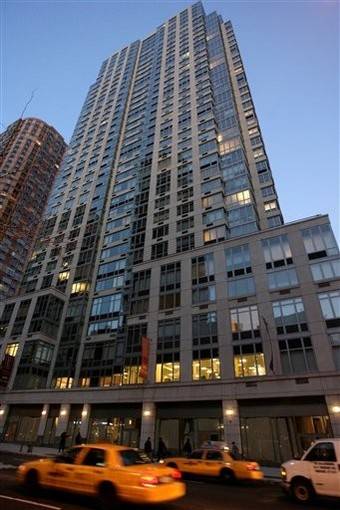 *** Brand New, High End Corner 2 Bed On 26th Floor With Spectacular City And River Views _____ Doorman, Pool, Parking *** Just Steps From Subway