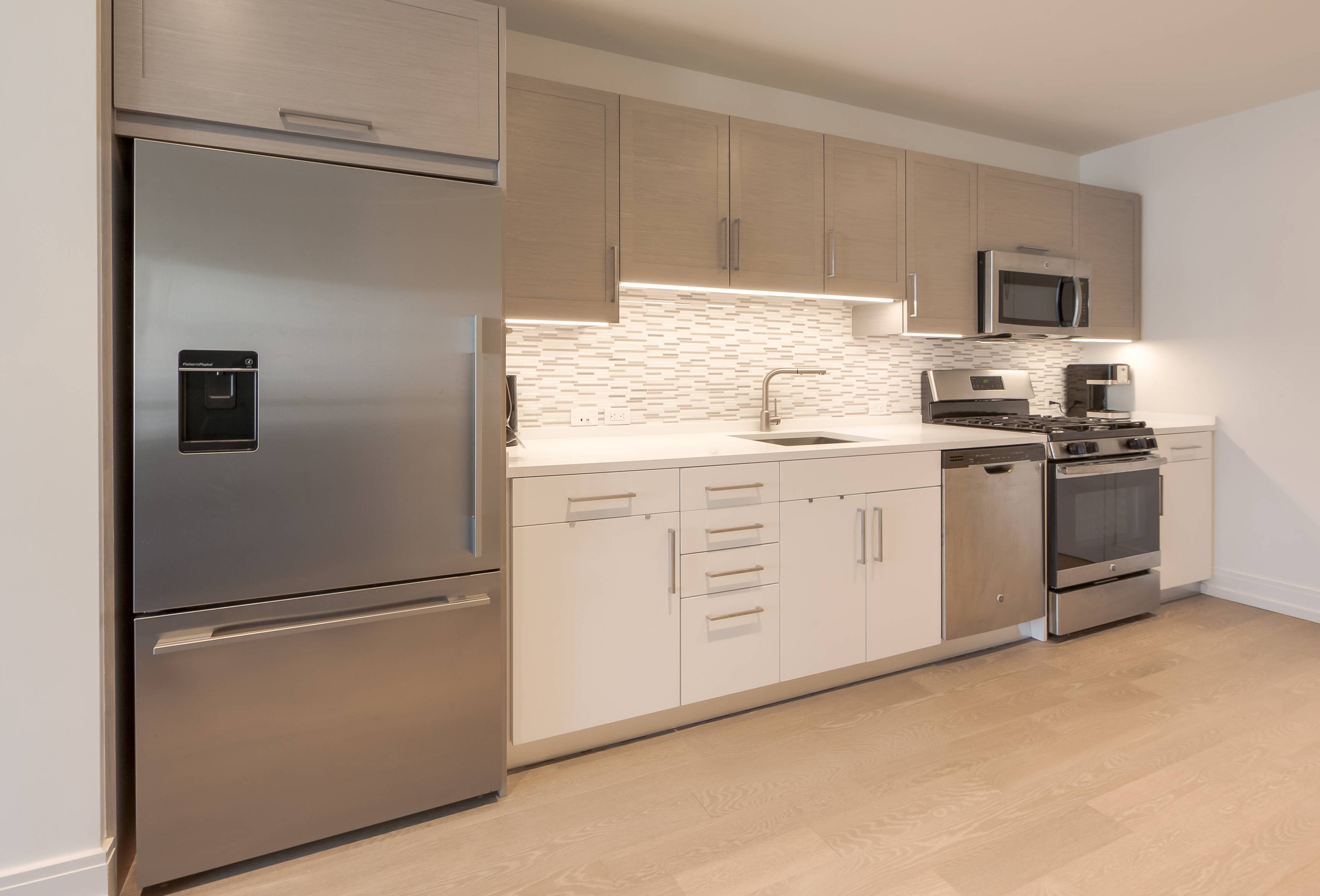 HUDSON YARDS, SUN-BLASTED 1 BR, A+ AMENITIES, ROOF-TOP POOL, LEASE-BREAK
