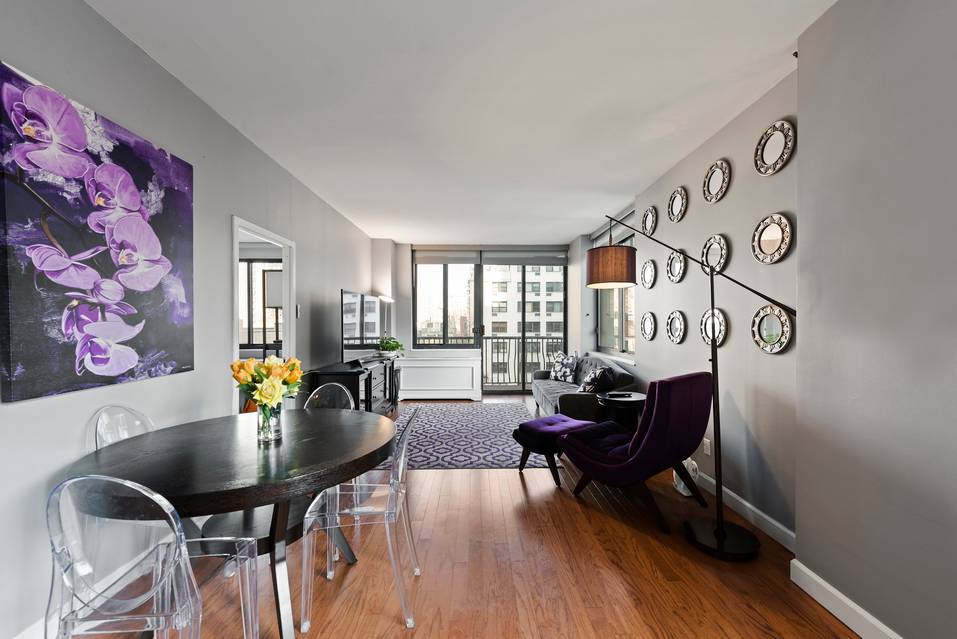 Bright Lenox Hill 1 Bedroom with Washer/Dryer and Balcony!