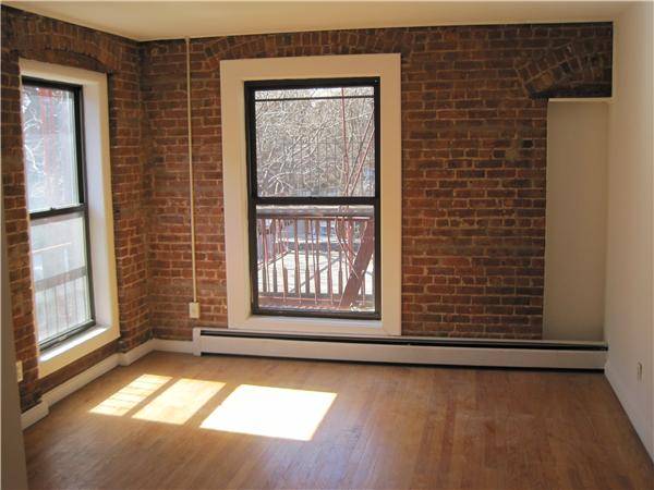 Upper East Side/ 3 bedroom, Exposed brick, Balcony/ $3,795