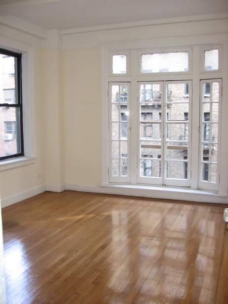 GORGEOUSLY RENOAVTED LARGE 1BR/BA 2 EXPOSURES PREWAR DETAILS DM/ELEV PRIME HK