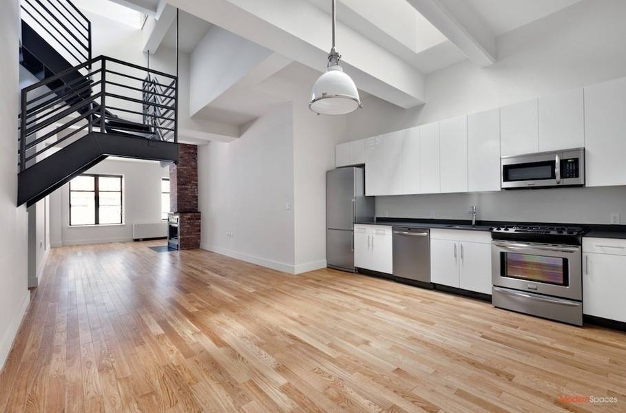 +FOUR BEDROOM HIGH LIFE BY THE HIGH LINE ON HORATIO+