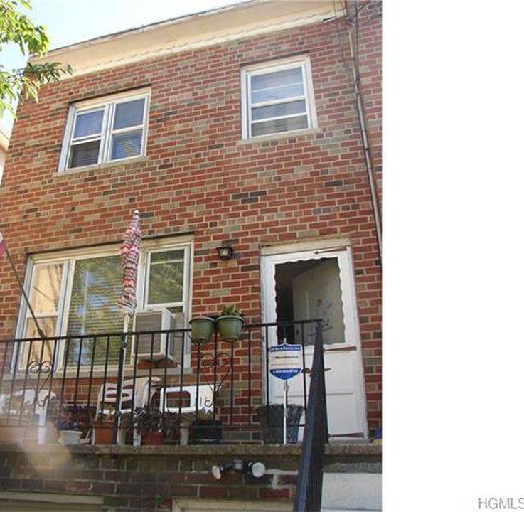 3 Bedroom 2 Bath Duplex in Country Club Bronx  Washer/Dryer*Parking Spot*Backyard