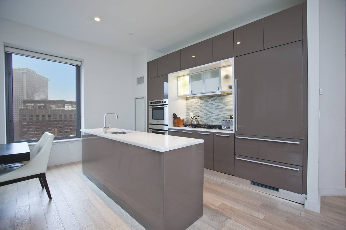 Financial District 1 Bedroom plus Home Office & 1 Full Bathroom, High Ceilings, Great Views, Washer Dryer, No Fee