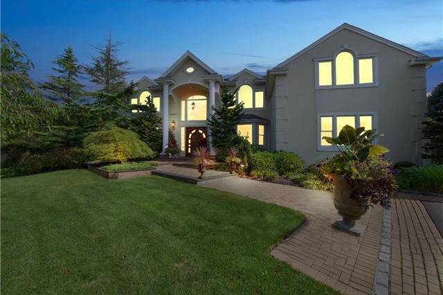 5700+ Sq. Ft. Of Pure Elegance in Rolling Hills Estates, Woodbury