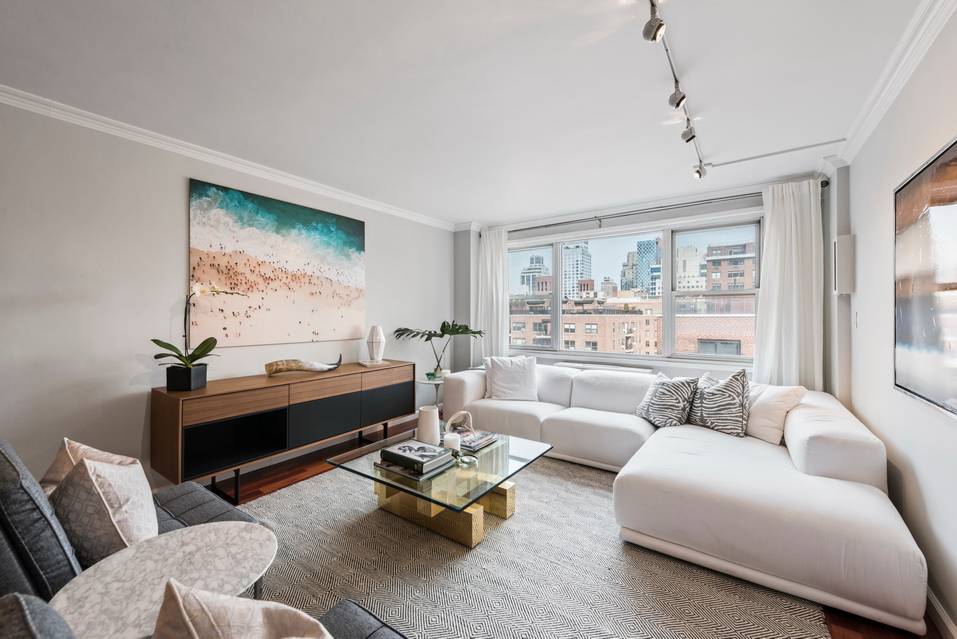 Luminous and Beautifully Renovated Upper East Side Corner 1 Bedroom