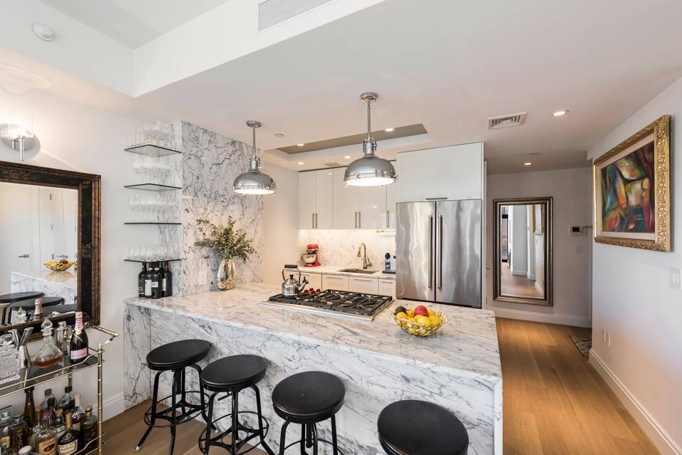 Stunning & Bright Corner 1 Bedroom in Dumbo with Outdoor Space
