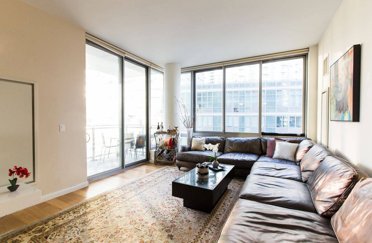 Manhattan Skyline View..Long Island City Luxury Condo..Spacious 2BR/2BATH..EASY MIDTOWN COMMUTE TO GRAND CENTRAL
