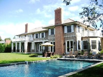 AMAGANSETT LANES 5 BEDROOM TRADITIONAL