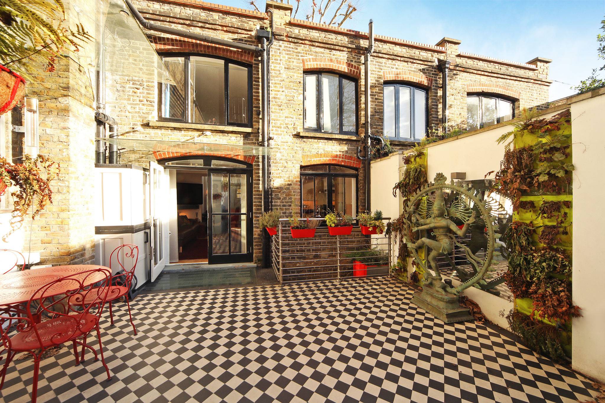 A Superb 2 Bedroom House for rent in South Kensington, SW7