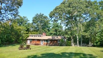 COTTAGE WITH PRIVATE ACCESS TO BAY BEACH IN SOUTHAMPTON NORTH