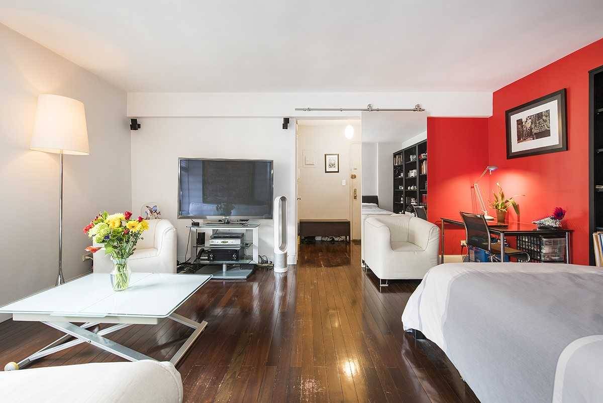 Cozy  renovation Studio with walk in closet in the heart of  Greenwich Village