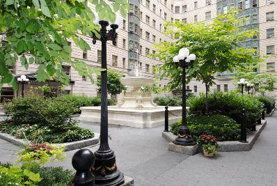 Upper West Side 4 Bedroom Apartment for Rent in a Prewar Building - Manhattan, New York!