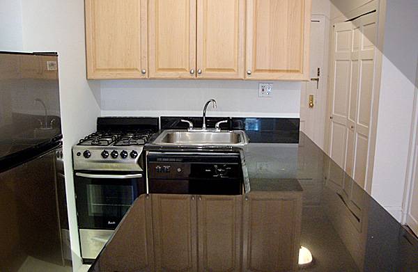 CHARMING STUDIO WITH MODERN KITCHEN - ONE BLOCK FROM CENTRAL PARK - REDUCED BROKERS FEE!!